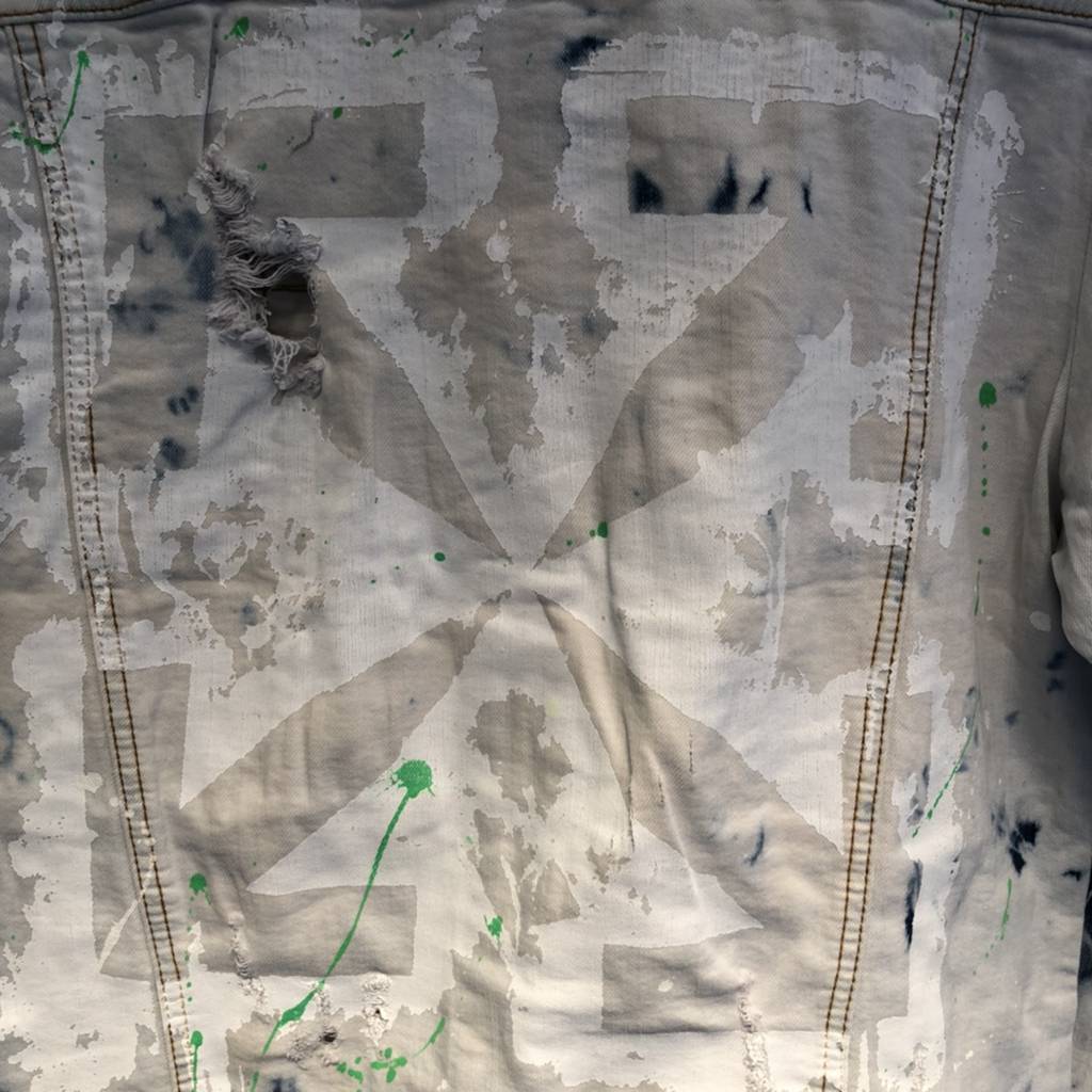 OFF WHITE
